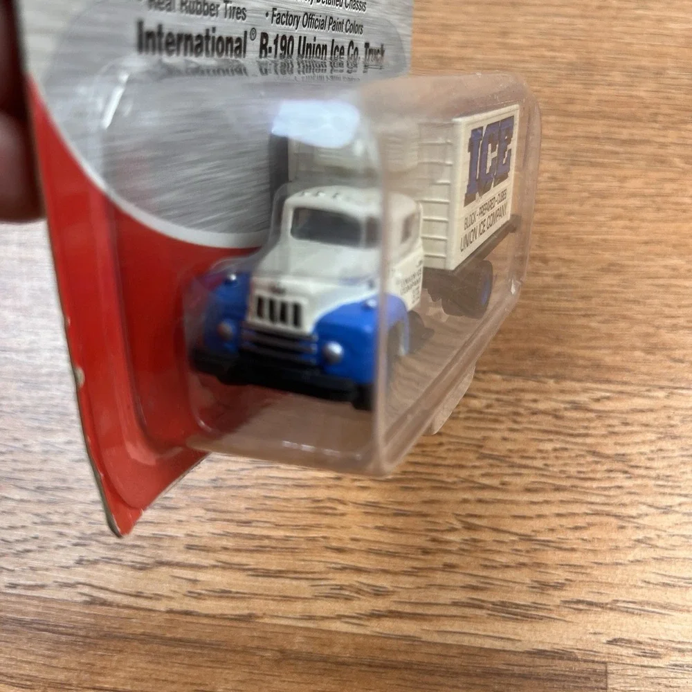 Mini Metals 1:87/HO Scale International R-190 Union Ice Co Truck‎ NEW